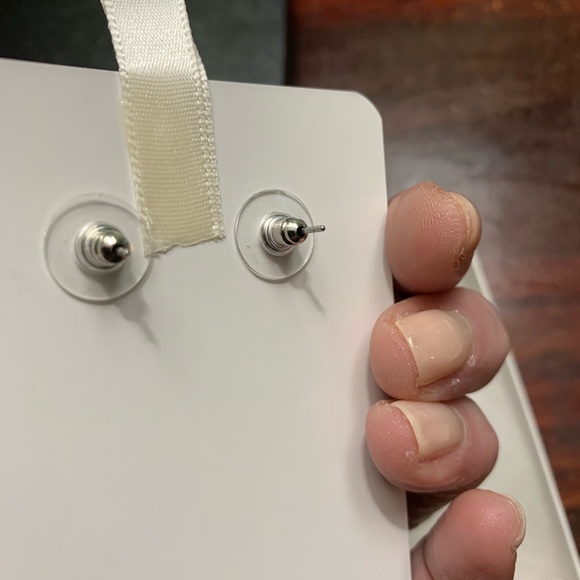 NWOT Beautiful bridal dangles - Picture 2 of 3